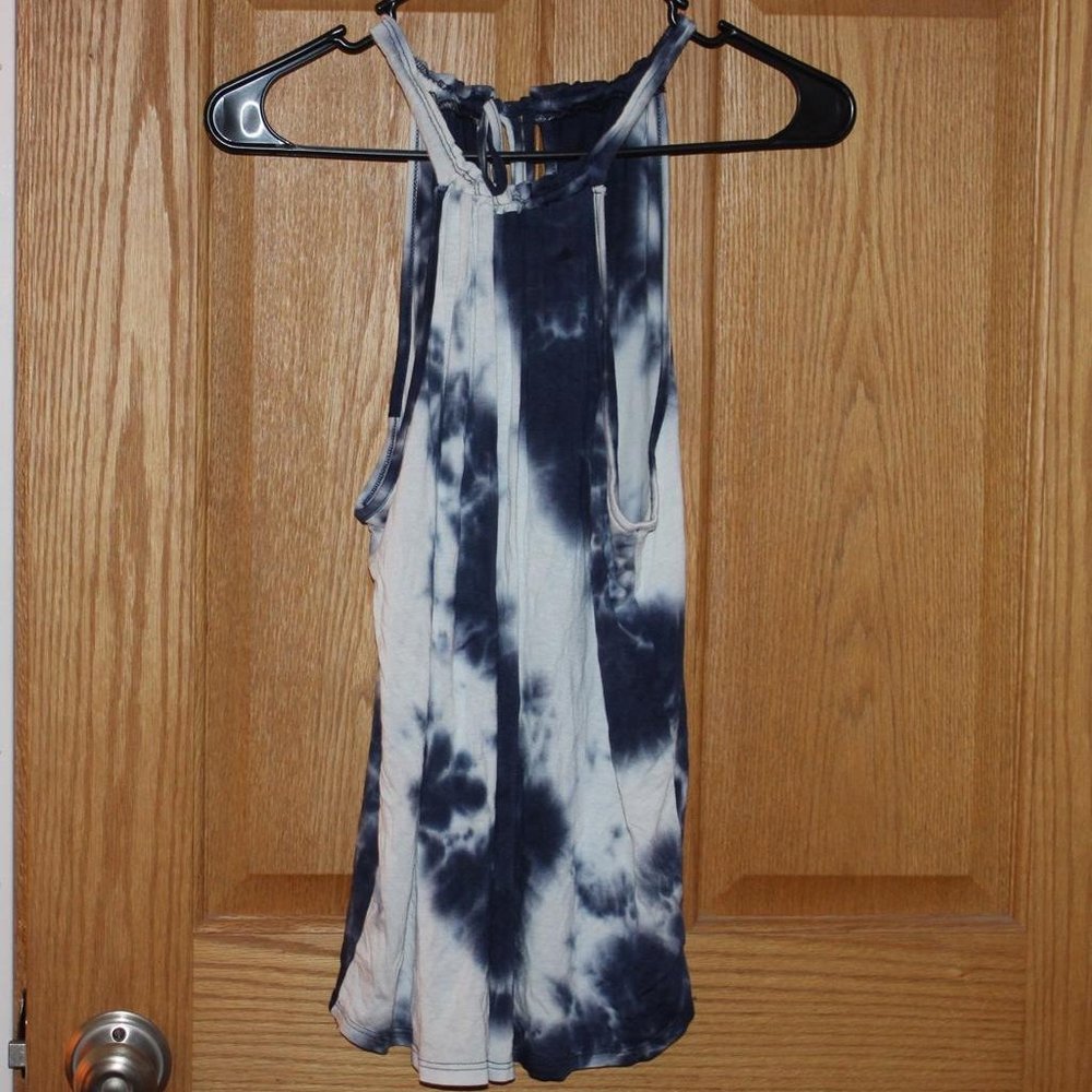 Woman's Magic Fit Halter Top Size Medium